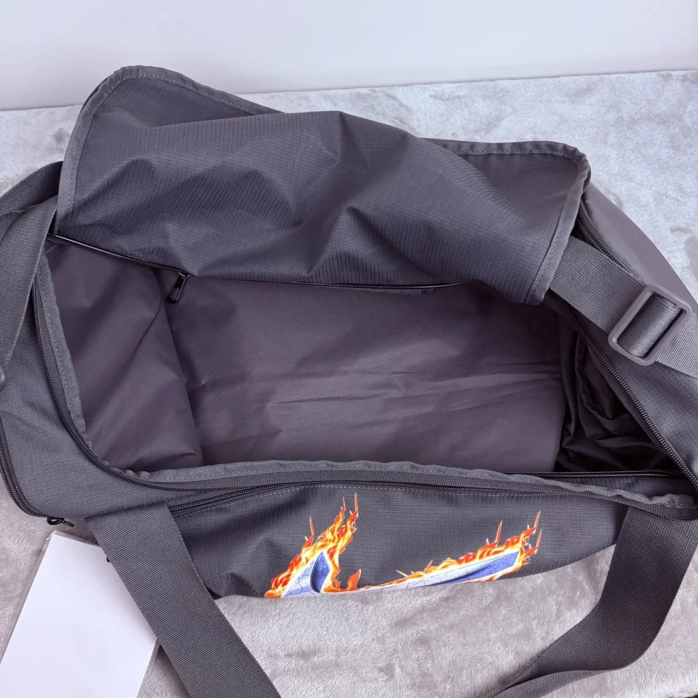 Nike Brasilia Small Duffel Bag Iron‎ Grey Flame Swoosh DQ4479-068 Sample